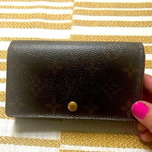 Louis Vuitton medium monogram wallet
